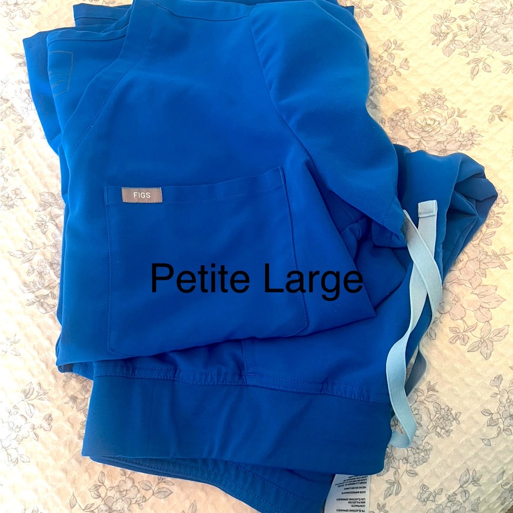Figs women’s scrubs. Size petite large. Gently used without damage